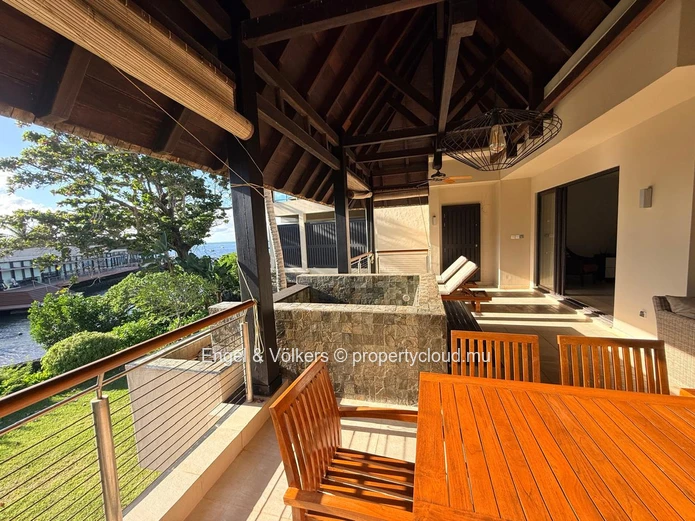 Elegant Lagoon View Apartment at Anahita