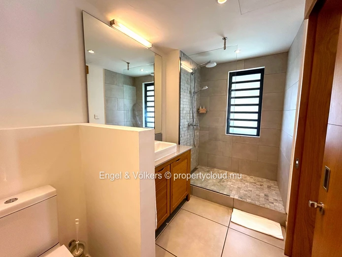 Modern 3-Bedroom Villa with pool & Mountain View