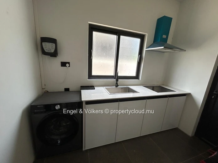 Modern 4-Bedroom House for Rent in Cap Malheureux – Private Pool & Rooftop Terrace
