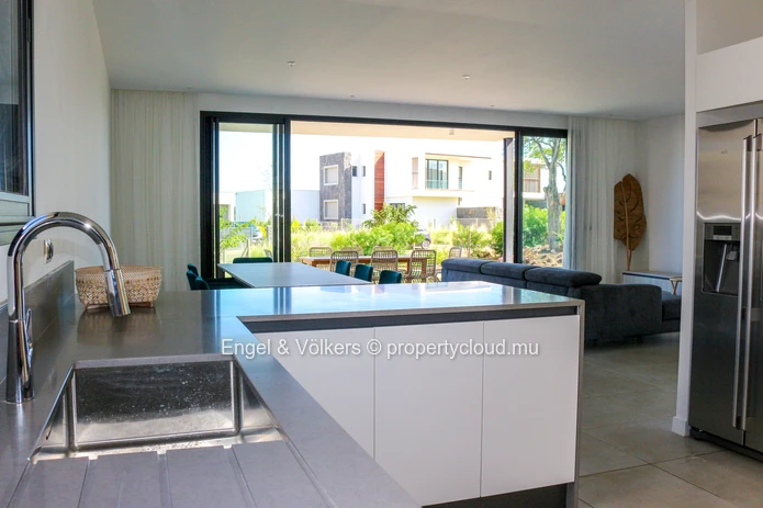 Luxury 4-Bedroom Villa in Tamarin – Private Garden & Pool