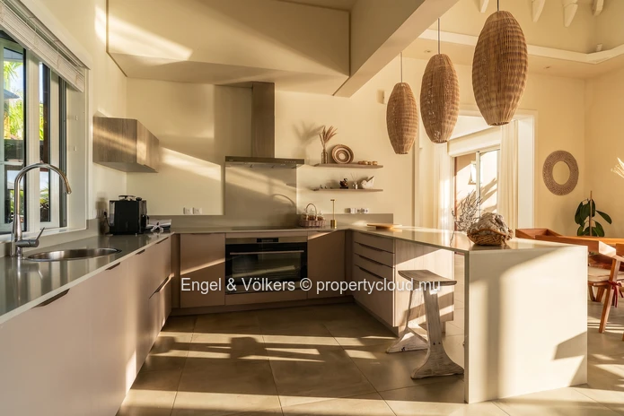 Contemporary Single Storey Villa with Sunset Views