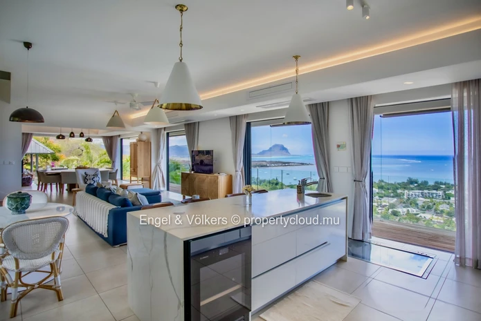 Spectacular Villa with Panoramic Sea and Mountain Views
