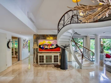 8 Bedroom Villa