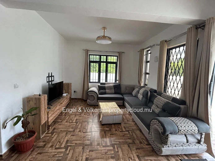 Charming 3-Bedroom House for Rent in Pereybere – Private Pool & Ideal Location