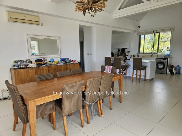 Luxurious 3-Bedroom Penthouse with Marina Views – For Rent in Black River