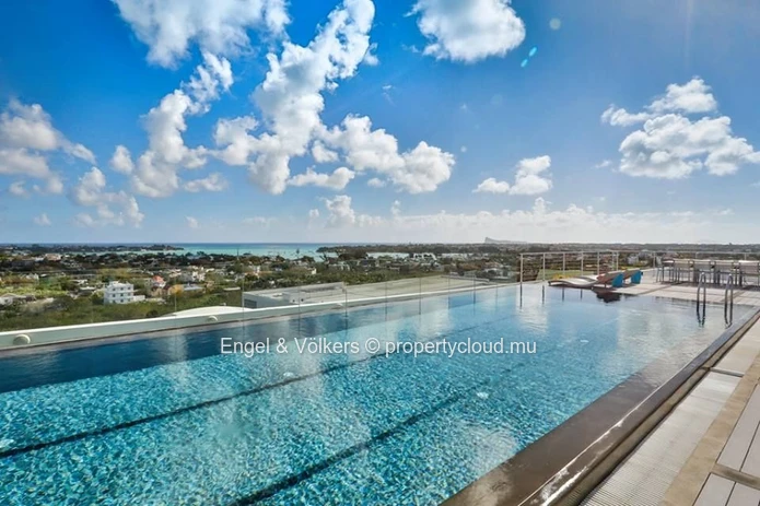 Luxury Lock-Up-and-Go Apartment – Panoramic Views, Effortless North Coast Living