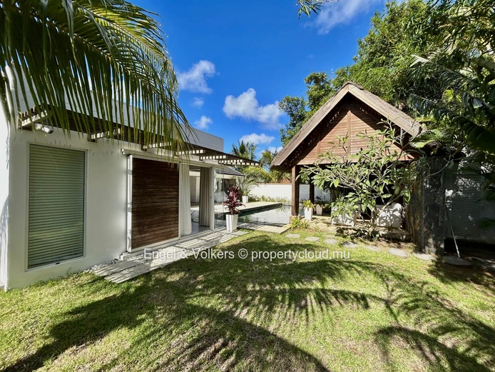 Exceptional Luxury Home for Sale – Secure Residence Near Amenities