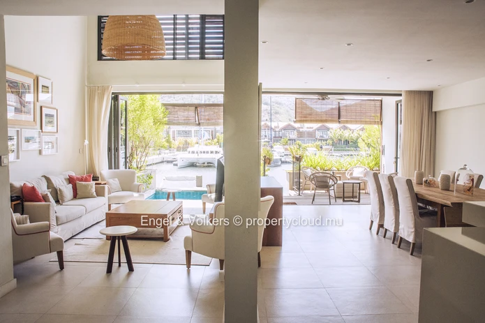 3-Bedroom Marina-Front Duplex with Splash Pool & Mountain views