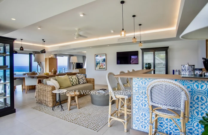 Spectacular Villa with Panoramic Sea and Mountain Views