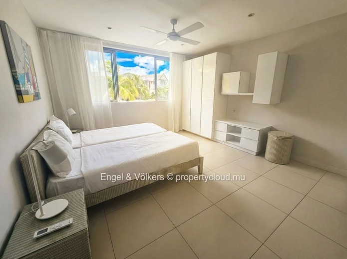 Elegant 3-Bedroom Waterfront Apartment with Scenic views