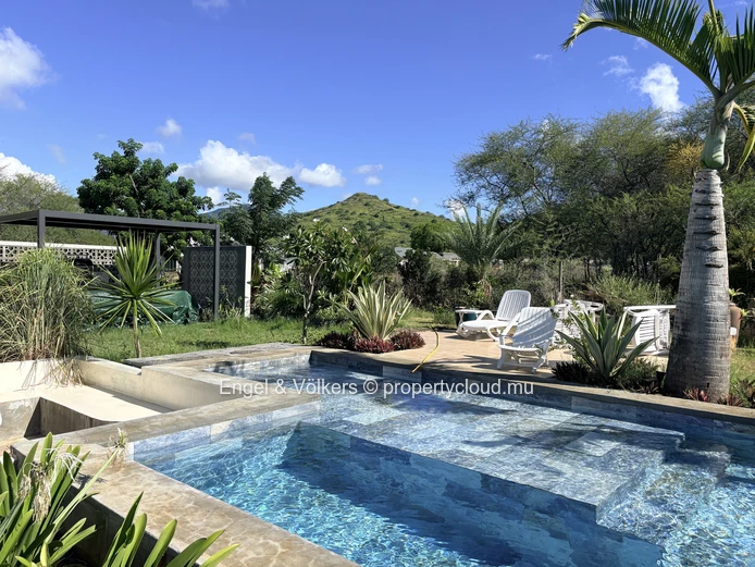 FOR RENT - Contemporary Villa in Tamarin