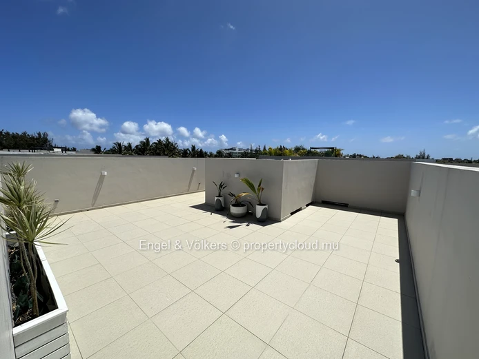 Penthouse Perfection with Rooftop Terrace in Pereybere