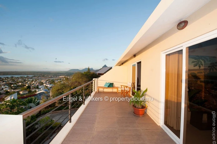 For Sale: Stunning 4-Bedroom Apartment with Magnificent Sea Views