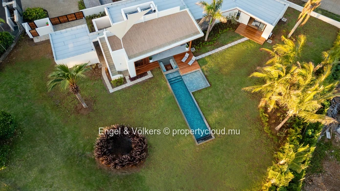 Spacious Golf Estate Villa with 4th Bedroom Expansion Possibility – Anahita, Mauritius