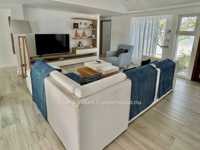 Exceptional Luxury Home for Sale – Secure Residence Near Amenities