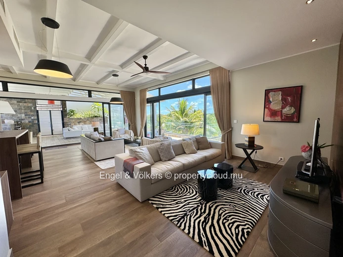 Magnificent 4-bedroom Penthouse, tastefully decorated and furnished with care.