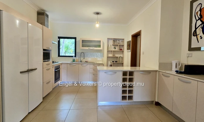 Exceptional 4-Bedroom Villa on a large Landscaped Garden