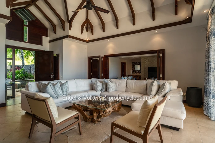 Elegant Residence with Independent Suite and Ocean Views