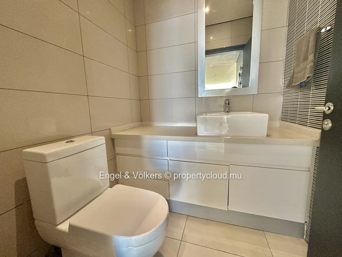 Stylish Top-Floor 3-Bedroom Apartment in La Croisette with Rooftop Pool Access