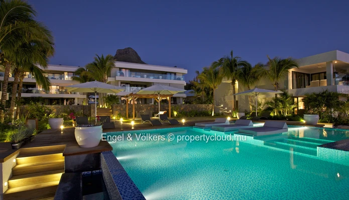 Beachfront 3-Bedroom Apartment for Rent – Black River