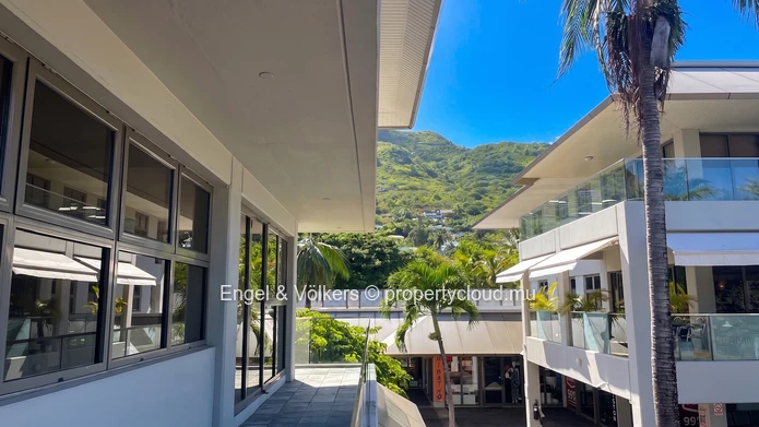 Open-Plan Office with Balcony Access for Rent