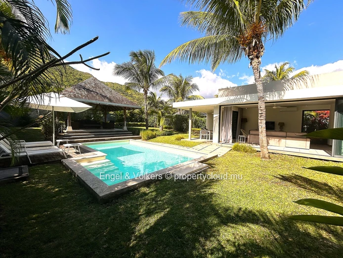 Modern 3-Bedroom Villa with pool & Mountain View