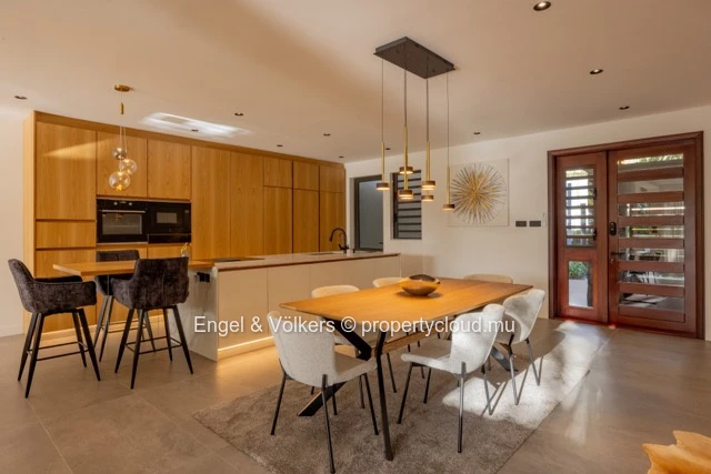 Modern Fully Renovated Duplex for Rent in Black River