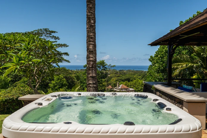 Elegant Residence with Independent Suite and Ocean Views