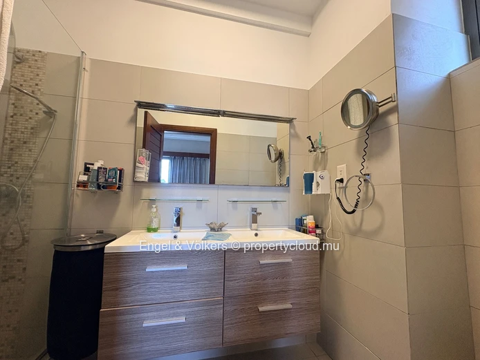 FOR RENT - Apartment in Tamarin