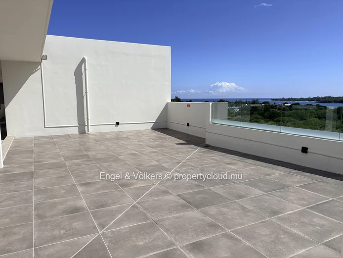 FOR RENT - 4 Bedrooms apartment in Tamarin