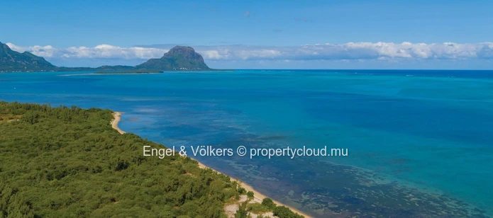 Luxurious Oceanfront Apartment in Black River, Mauritius