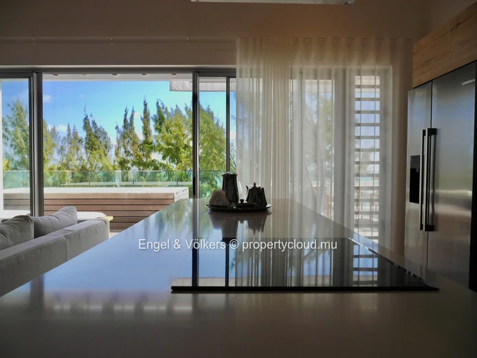 Beachfront Penthouse with Panoramic Sea Views