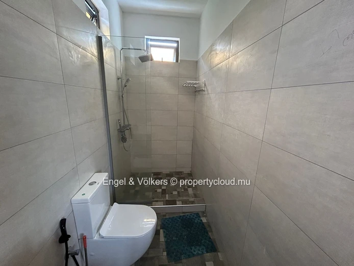 Charming 3-Bedroom House for Rent in Pereybere – Private Pool & Ideal Location