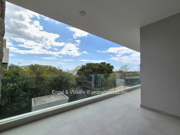 Modern first floor apartment for long term rent