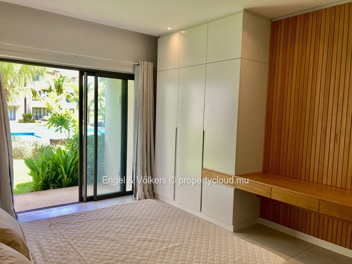Exquisite Ground-Floor Apartment Steps from the Beach