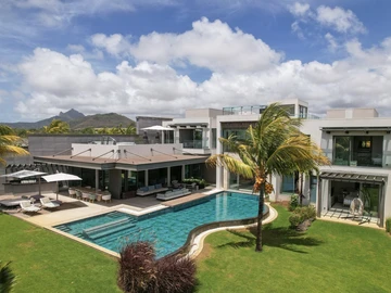 5 Bedroom Villa