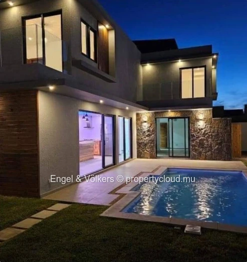 Charming 3-Bedroom House for Rent in Calodyne – Private Pool, Office Space & Close to the Sea
