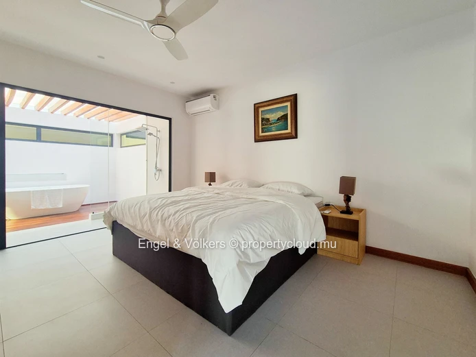 Contemporary 3 bedroom Villa for long term rent in Tamarin