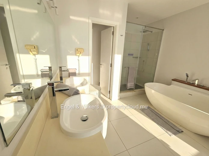 Elegant 3-Bedroom Waterfront Apartment with Scenic views