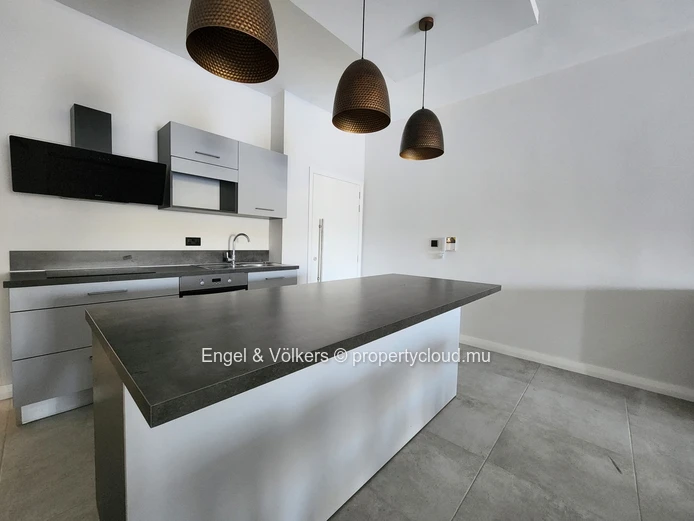 Spacious 3 bedroom apartment with communal pool