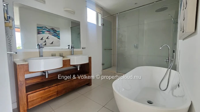 Luxurious 3-Bedroom Penthouse with Marina Views – For Rent in Black River