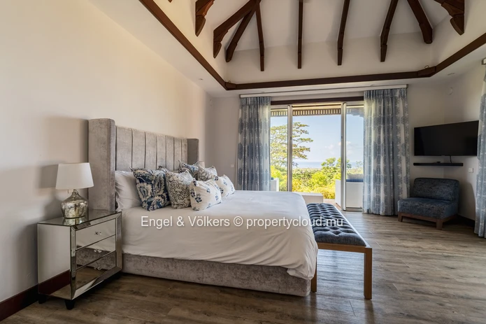 Elegant Residence with Independent Suite and Ocean Views