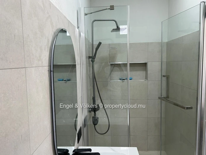 Modern 4-Bedroom House for Rent in Cap Malheureux – Private Pool & Rooftop Terrace