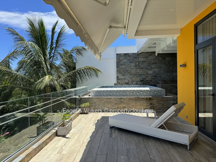 Magnificent 4-bedroom Penthouse, tastefully decorated and furnished with care.