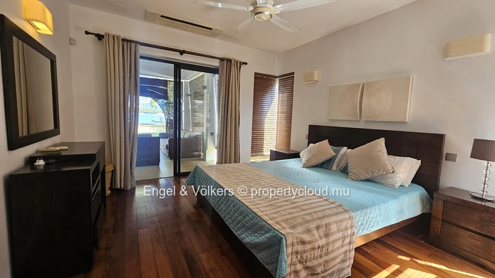 Elegant 3-Bedroom Beachfront Apartment with sea view