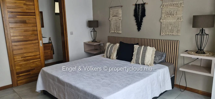 FOR RENT : 3 Bedroom apartment with rooftop in Flic en Flac