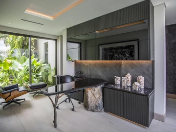 5 Bedroom Villa