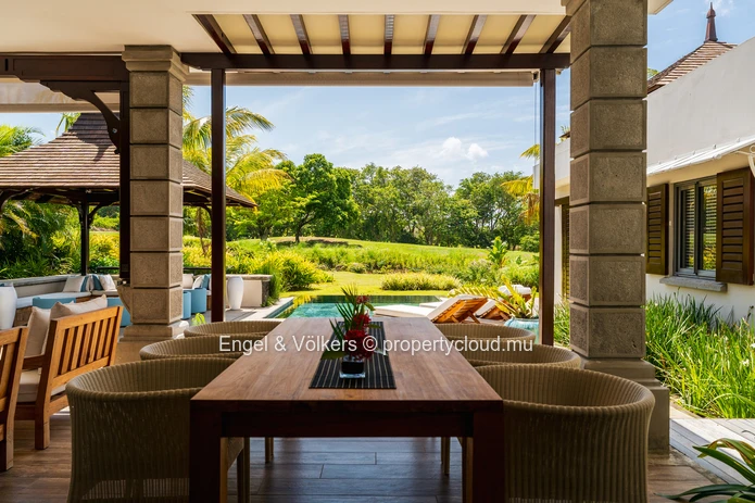 Contemporary Fairway Villa with Refined Outdoor Living
