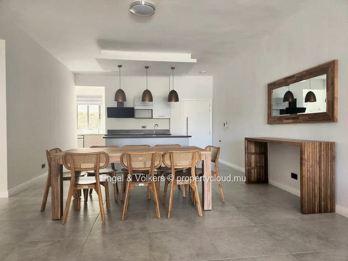 Spacious 3 bedroom apartment with communal pool