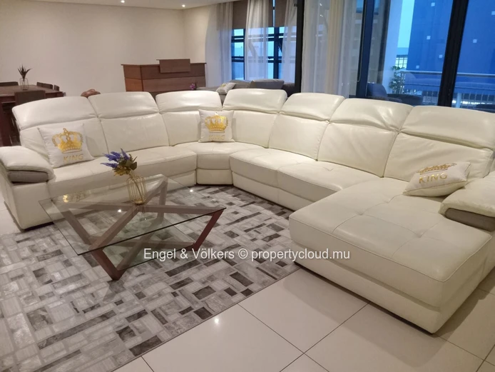 Luxury Lock-Up-and-Go Apartment – Panoramic Views, Effortless North Coast Living